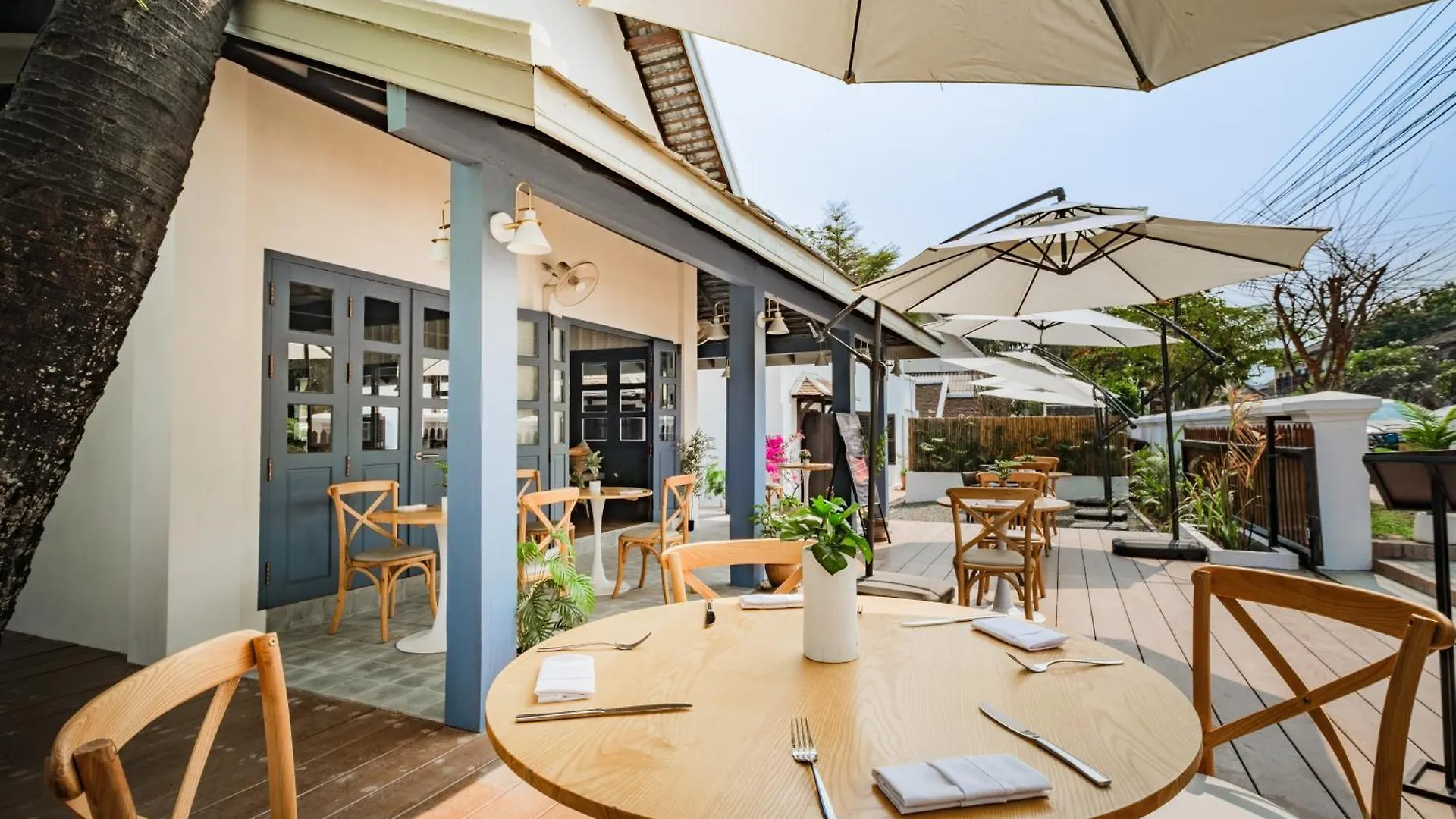 Sanctuary Hotel Luang Prabang 3*,  Laos