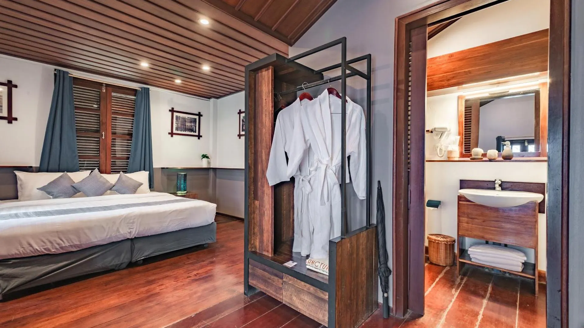 Sanctuary Hotel Luang Prabang 3*,